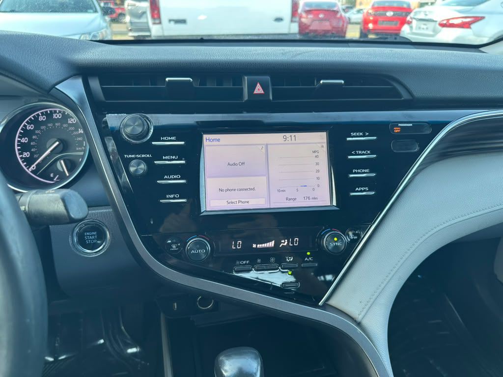 2018 Toyota Camry Image 16
