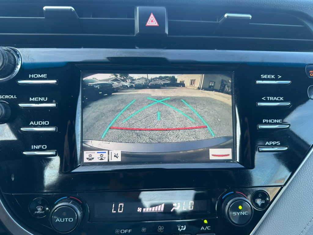 2018 Toyota Camry Image 17