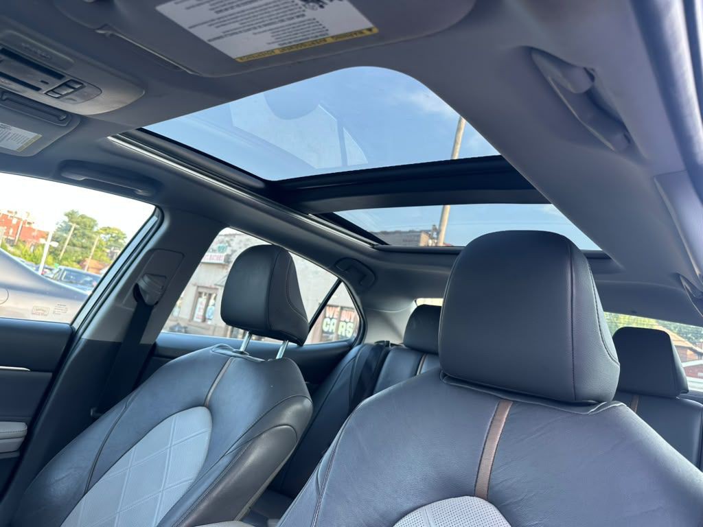 2018 Toyota Camry Image 21