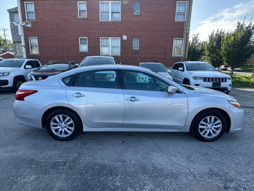 2016 Nissan Altima Image 4