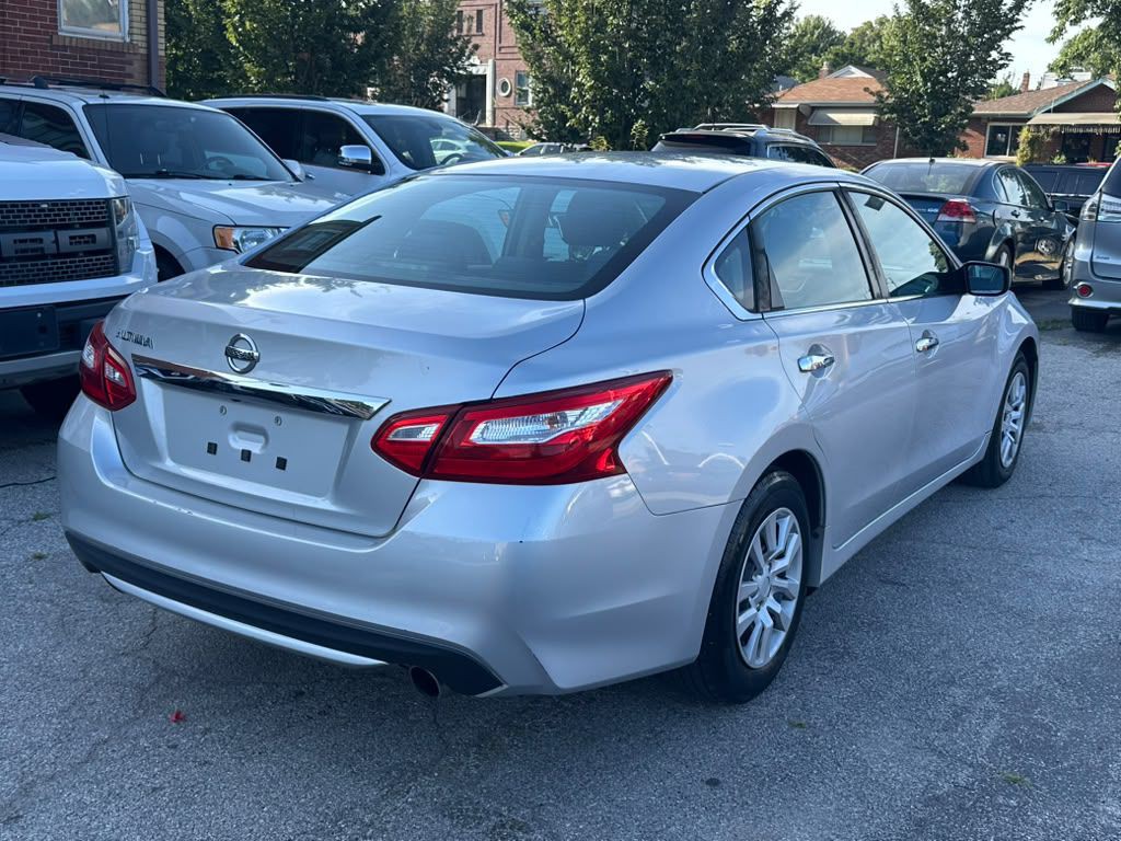 2016 Nissan Altima Image 8