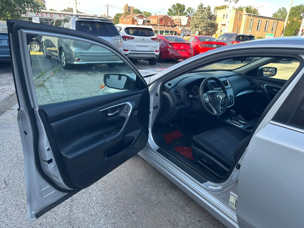 2016 Nissan Altima Image 9