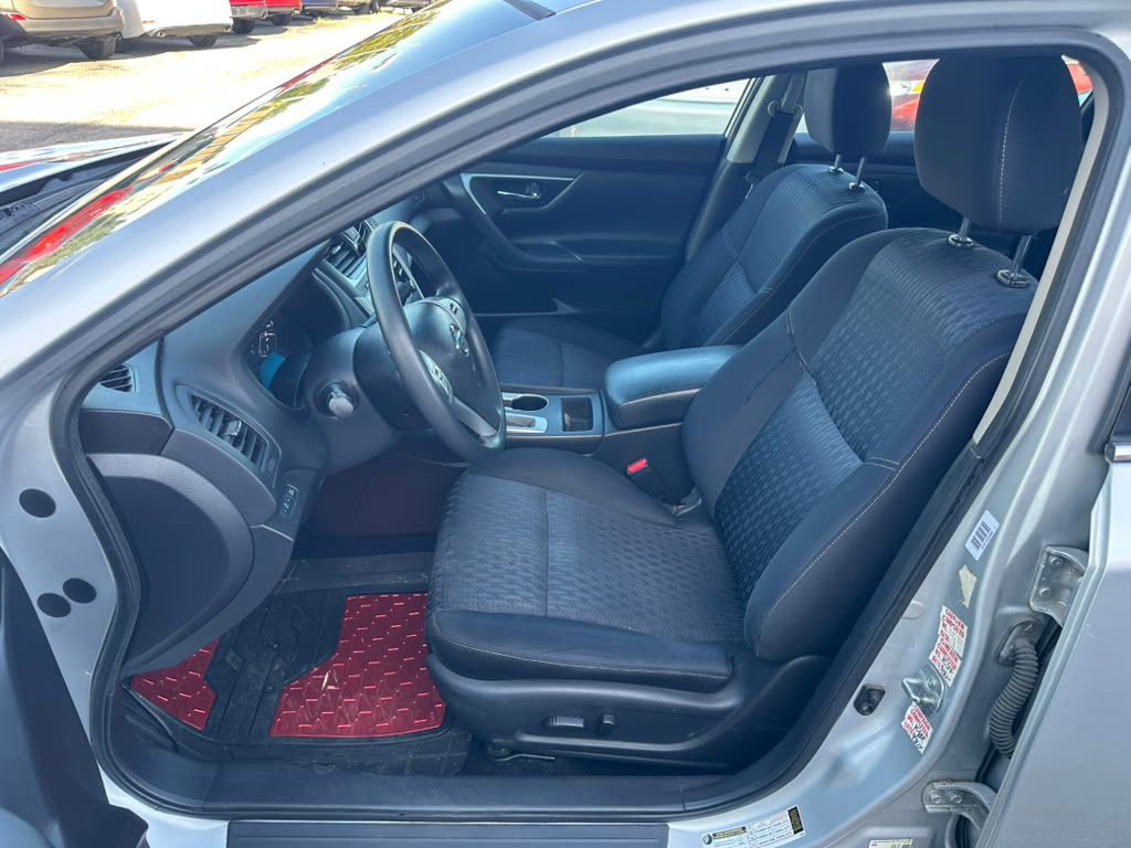 2016 Nissan Altima Image 10