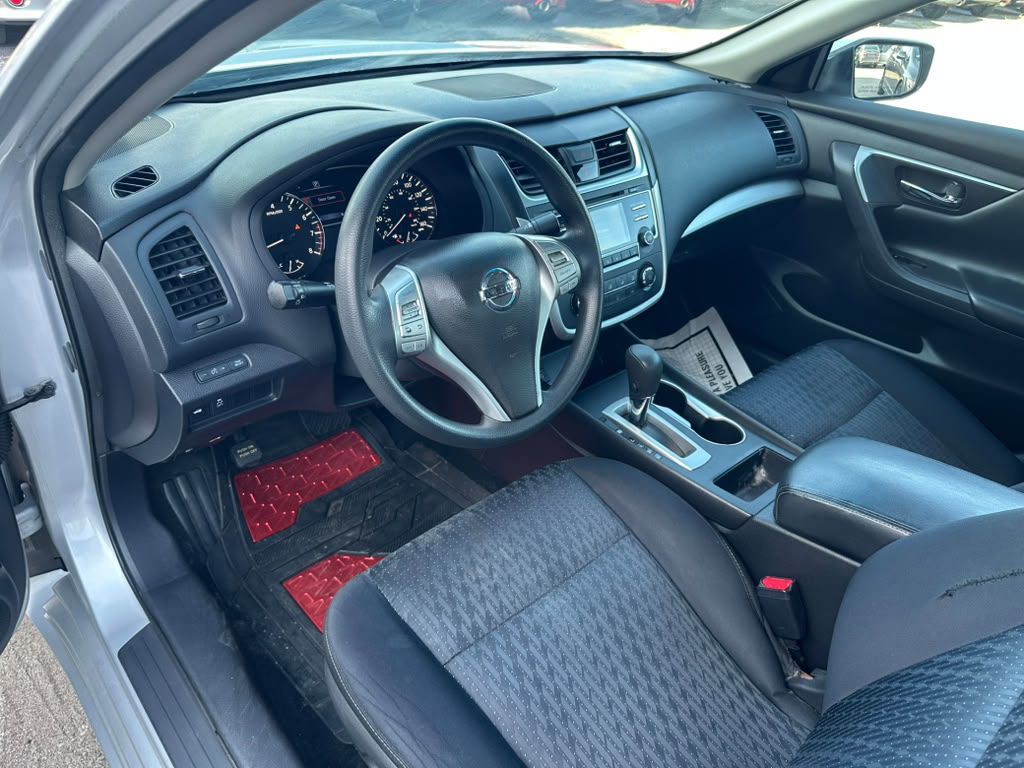 2016 Nissan Altima Image 11