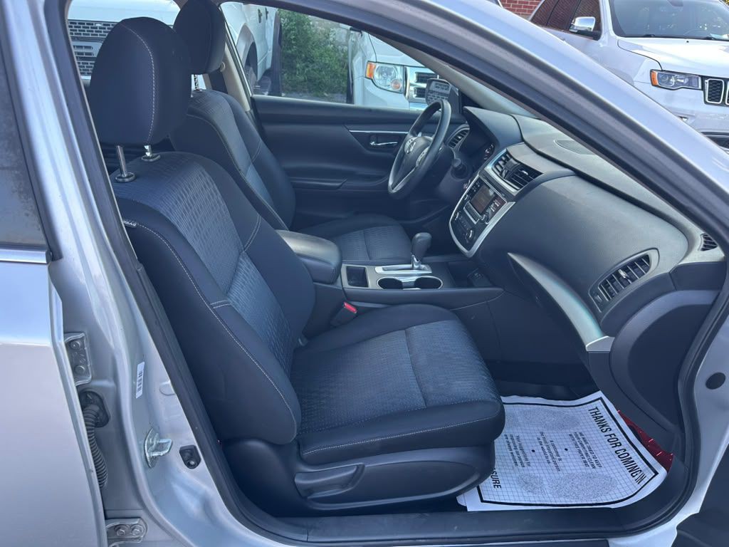 2016 Nissan Altima Image 12
