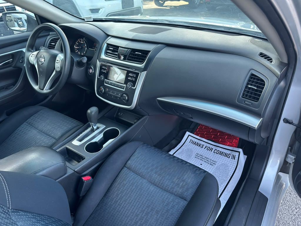 2016 Nissan Altima Image 13