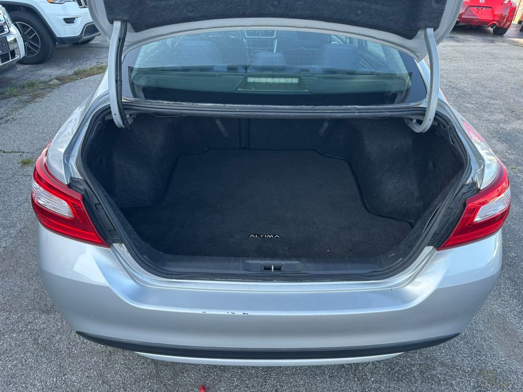 2016 Nissan Altima Image 21