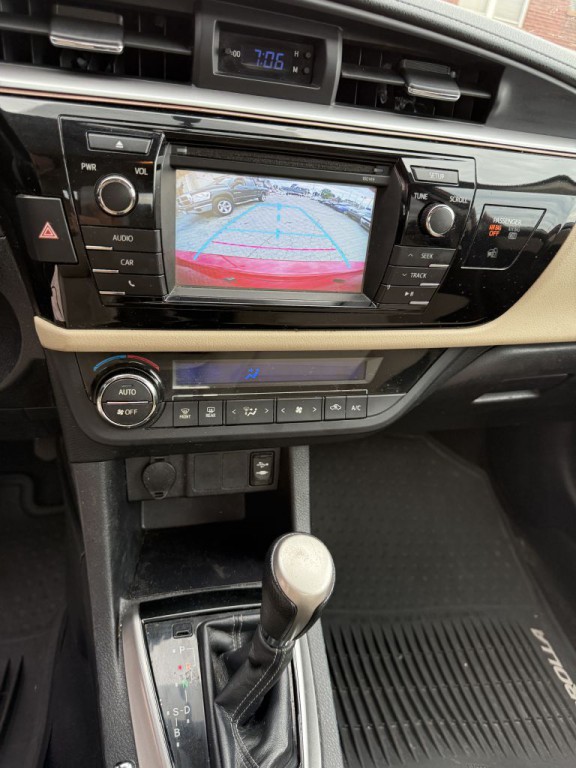 2015 Toyota Corolla Image 15