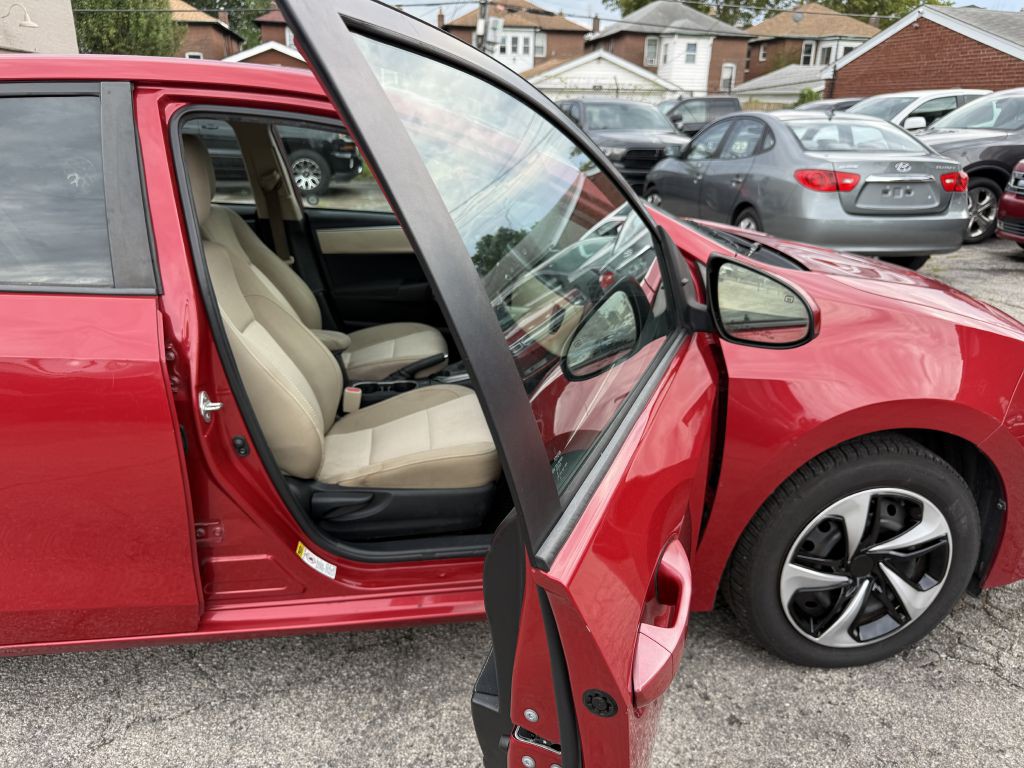 2015 Toyota Corolla Image 17