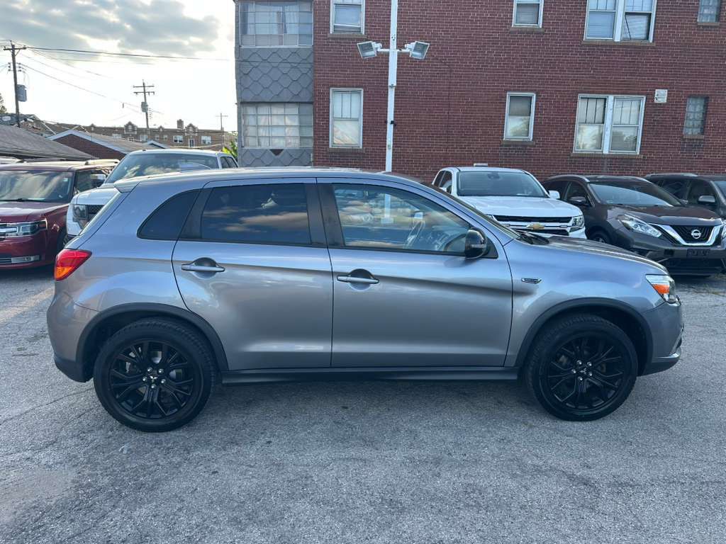 2017 Mitsubishi Outlander Image 4