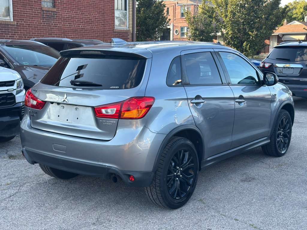 2017 Mitsubishi Outlander Image 6