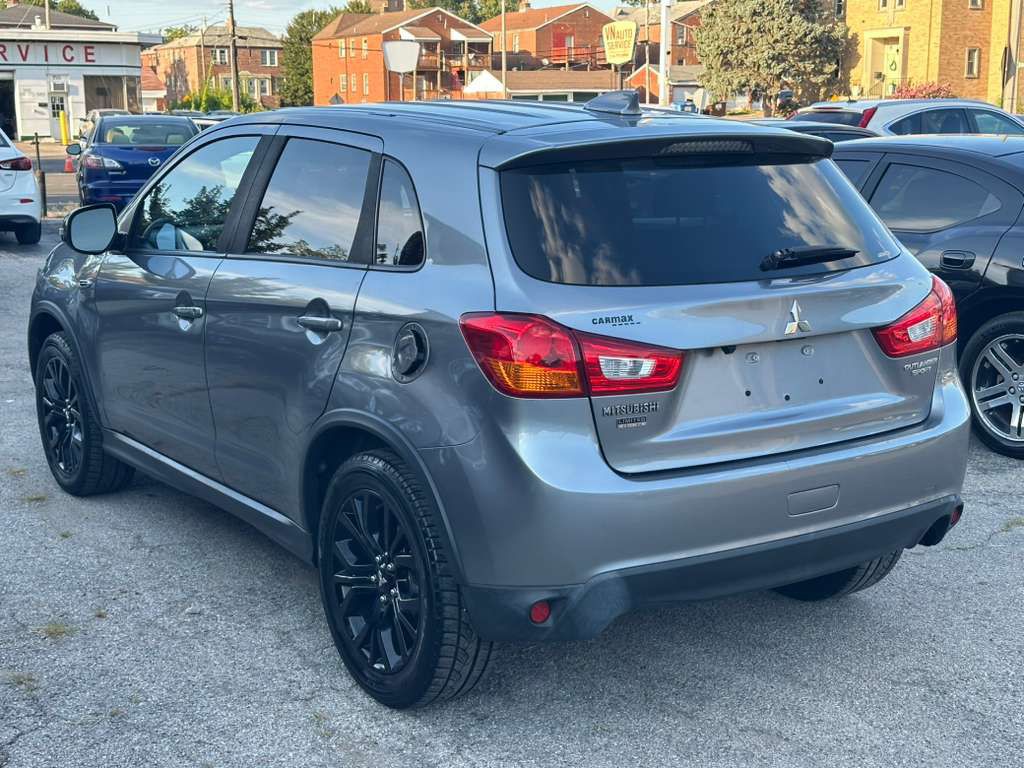 2017 Mitsubishi Outlander Image 8