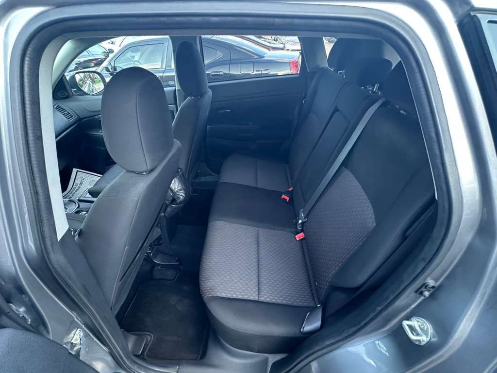2017 Mitsubishi Outlander Image 21