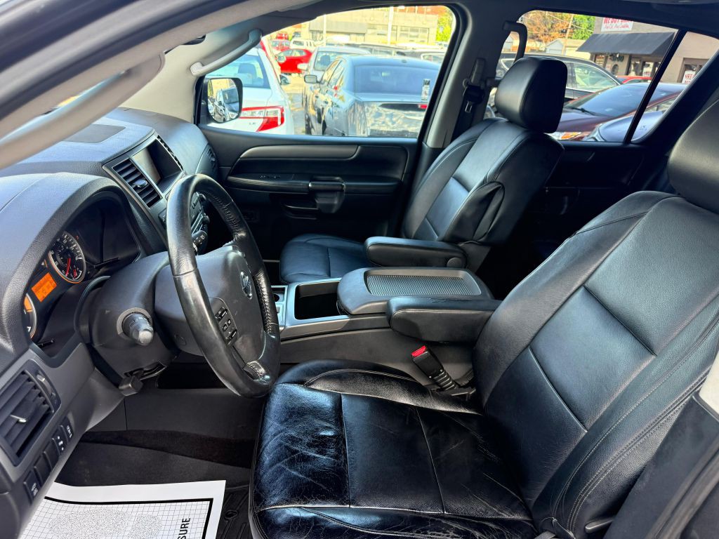 2012 Nissan Armada Image 17