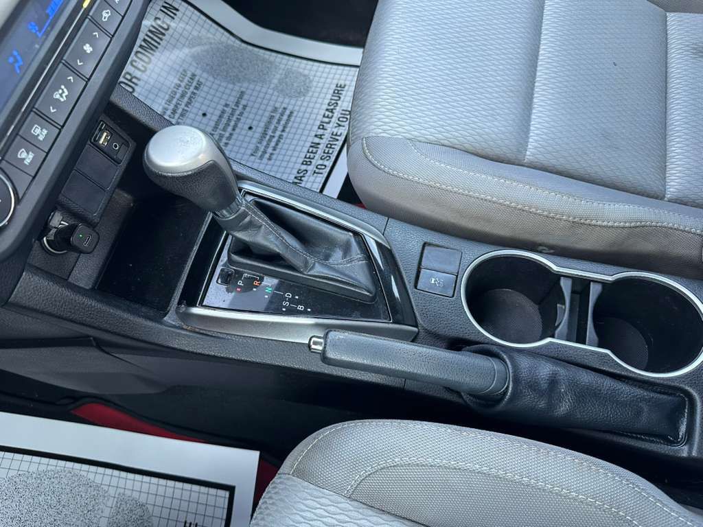 2016 Toyota Corolla Image 17