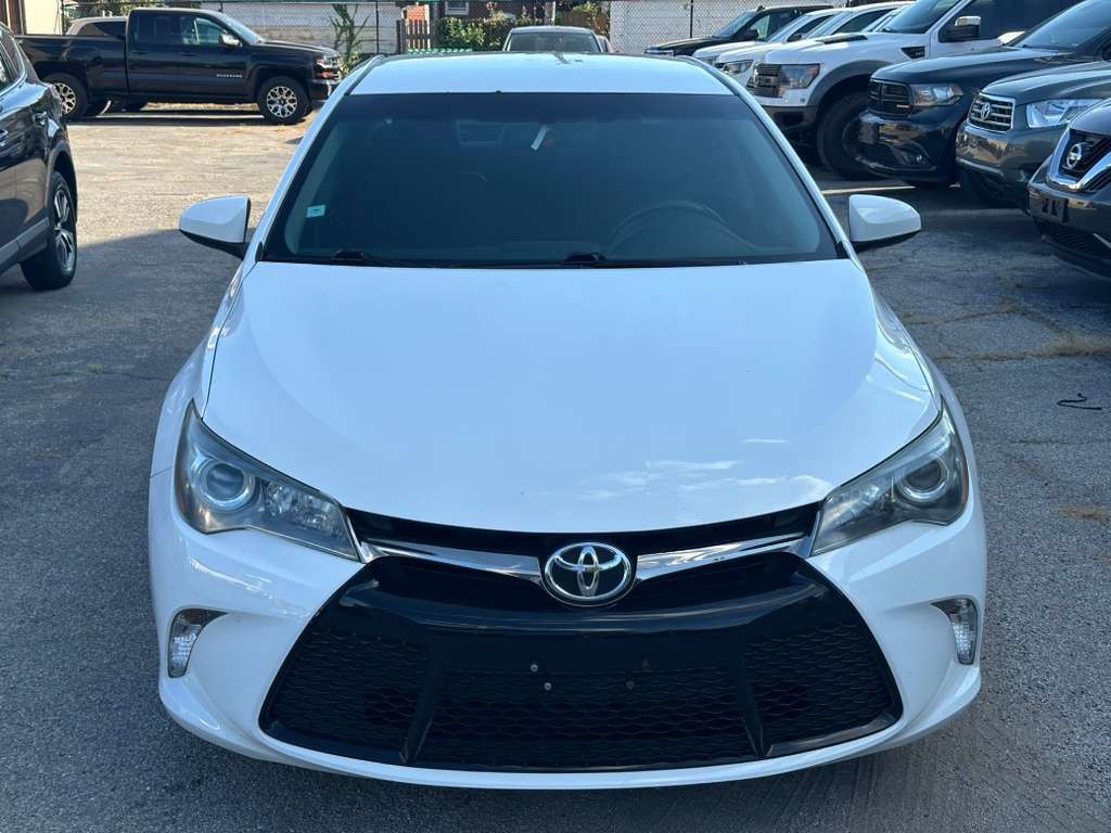 2016 Toyota Camry Image 2