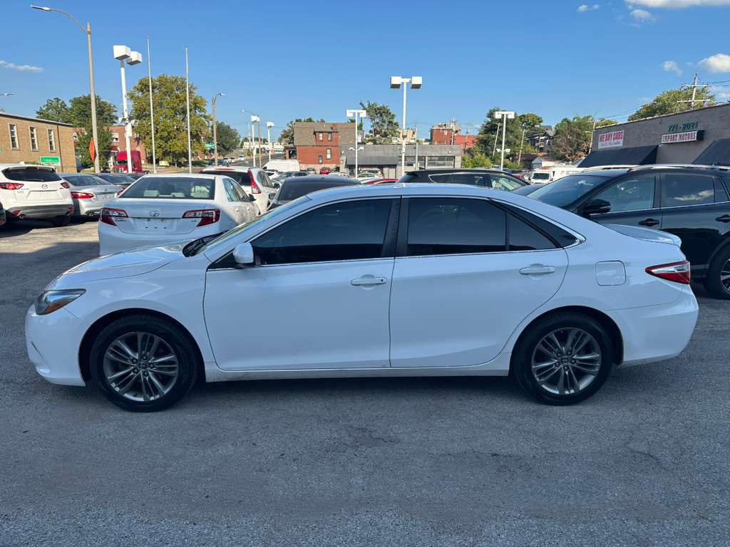 2016 Toyota Camry Image 5