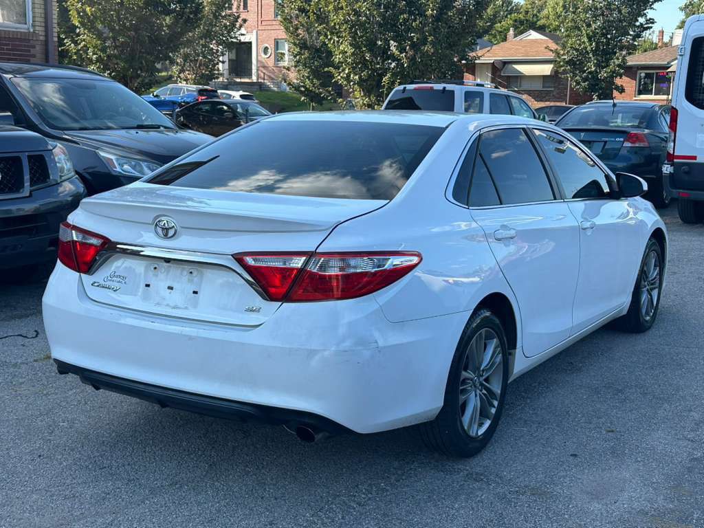 2016 Toyota Camry Image 8