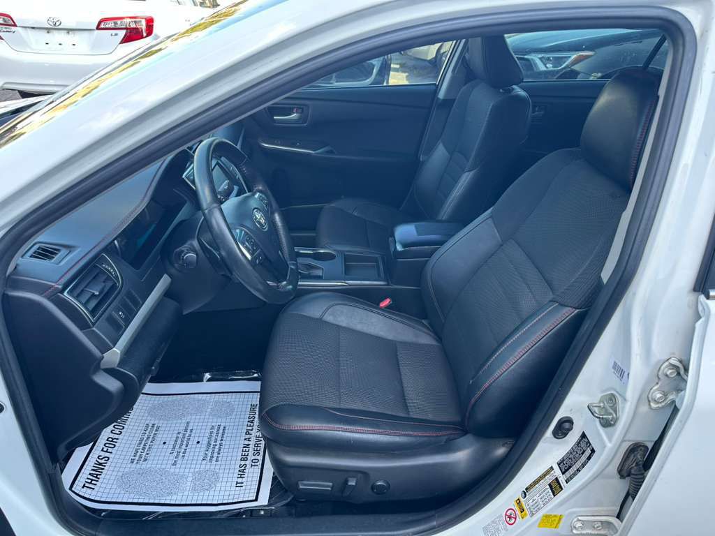 2016 Toyota Camry Image 10