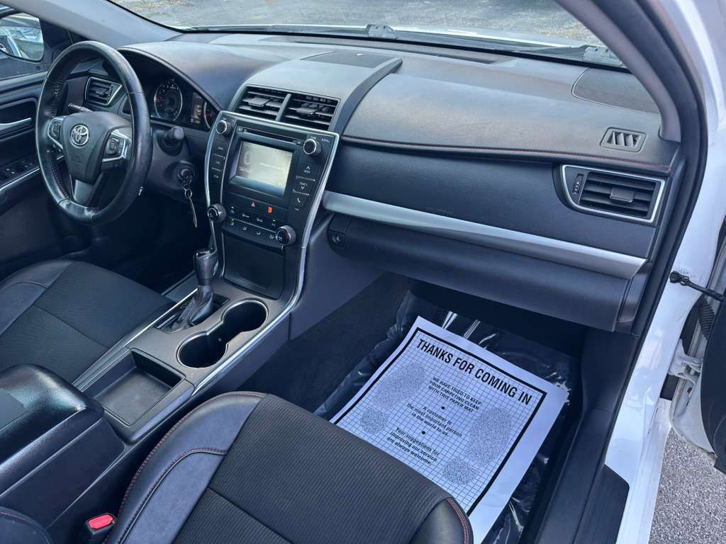 2016 Toyota Camry Image 13