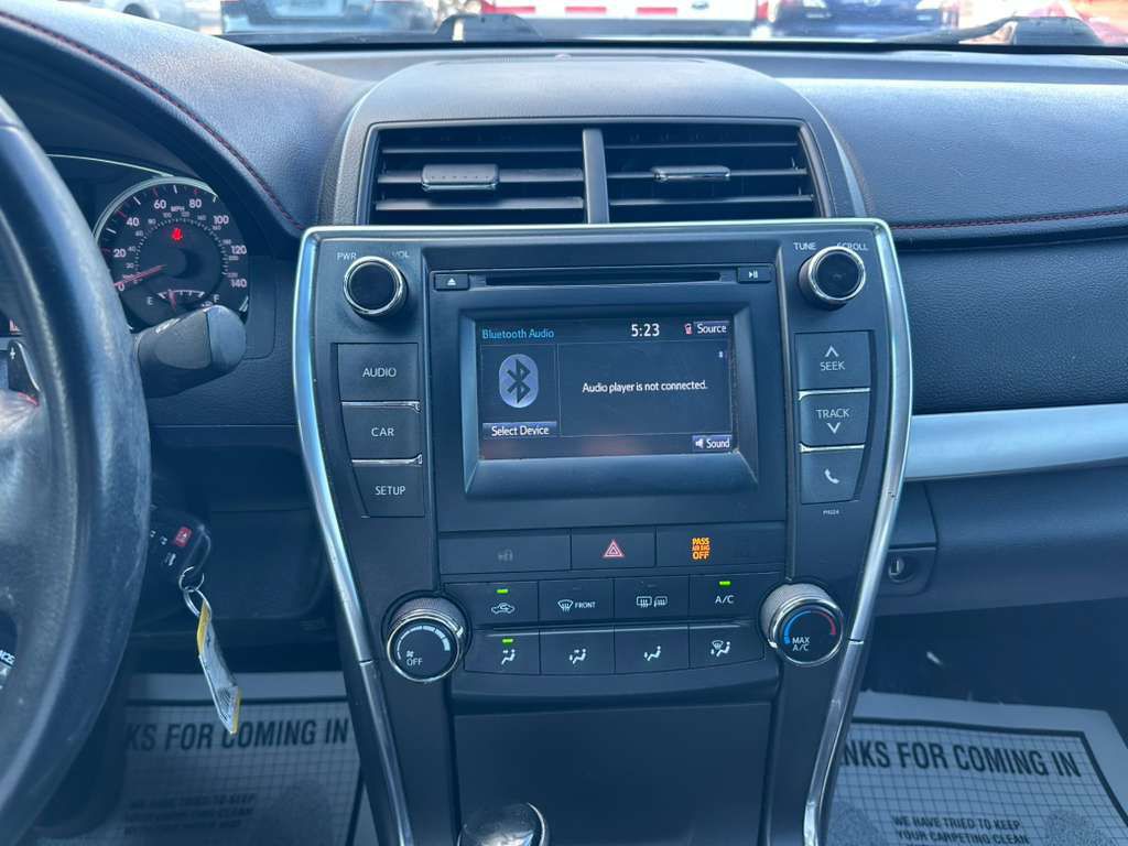 2016 Toyota Camry Image 16