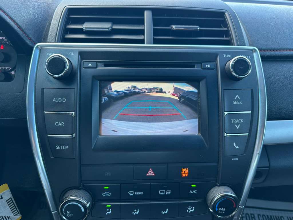 2016 Toyota Camry Image 17
