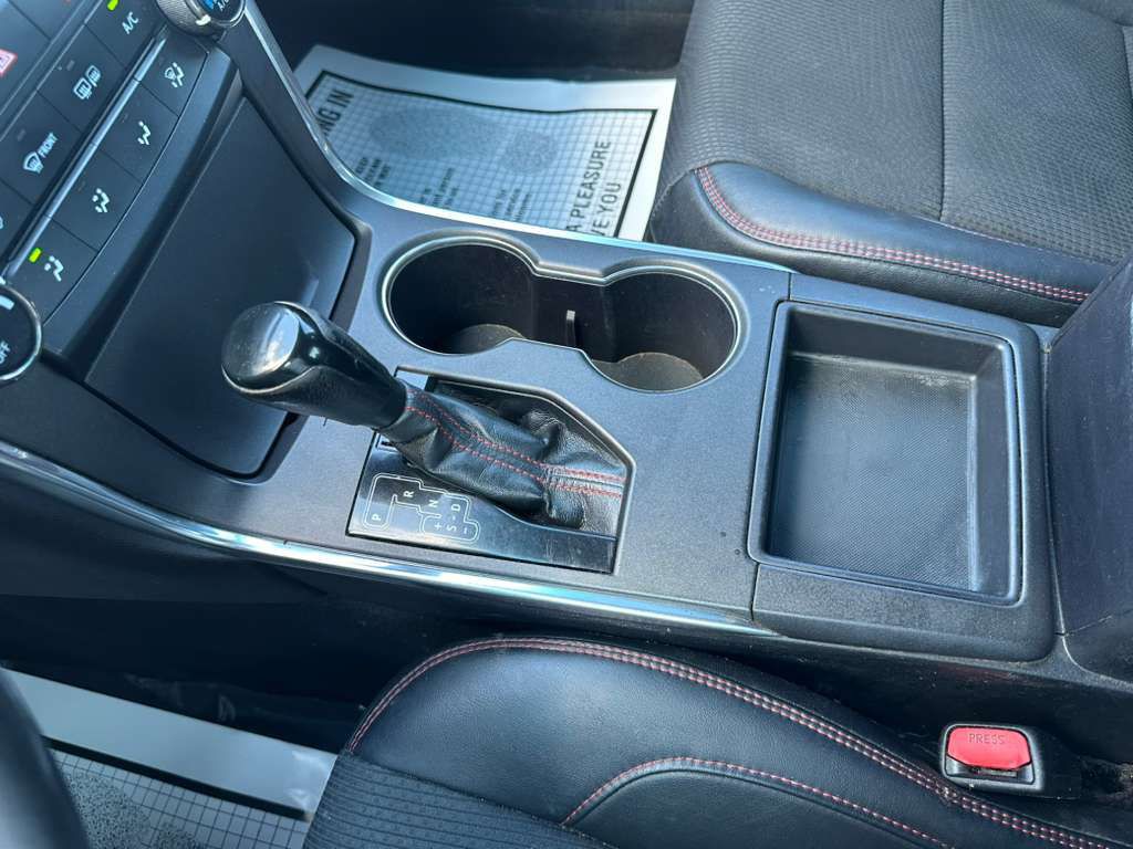 2016 Toyota Camry Image 18