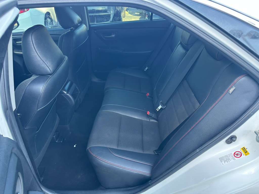 2016 Toyota Camry Image 20