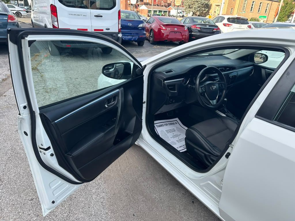 2016 Toyota Corolla Image 9