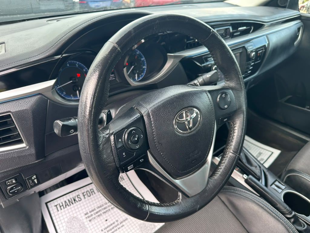 2016 Toyota Corolla Image 12