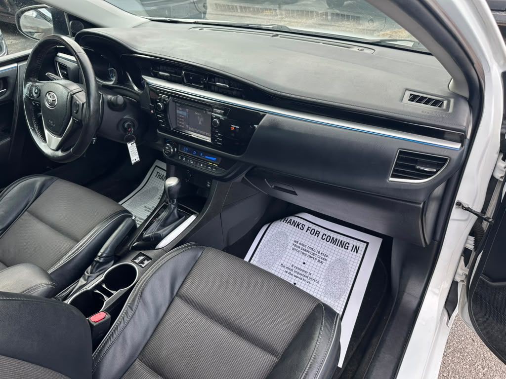 2016 Toyota Corolla Image 14