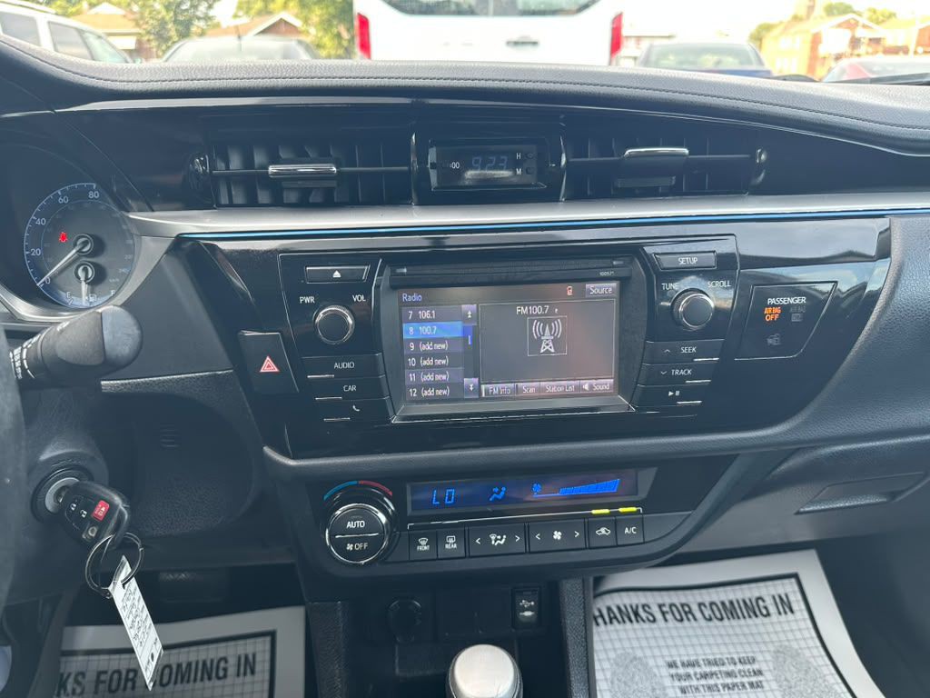 2016 Toyota Corolla Image 17