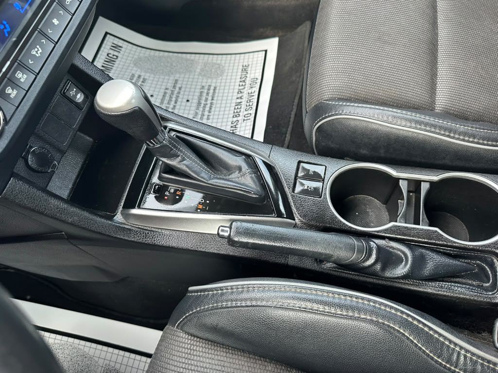 2016 Toyota Corolla Image 19