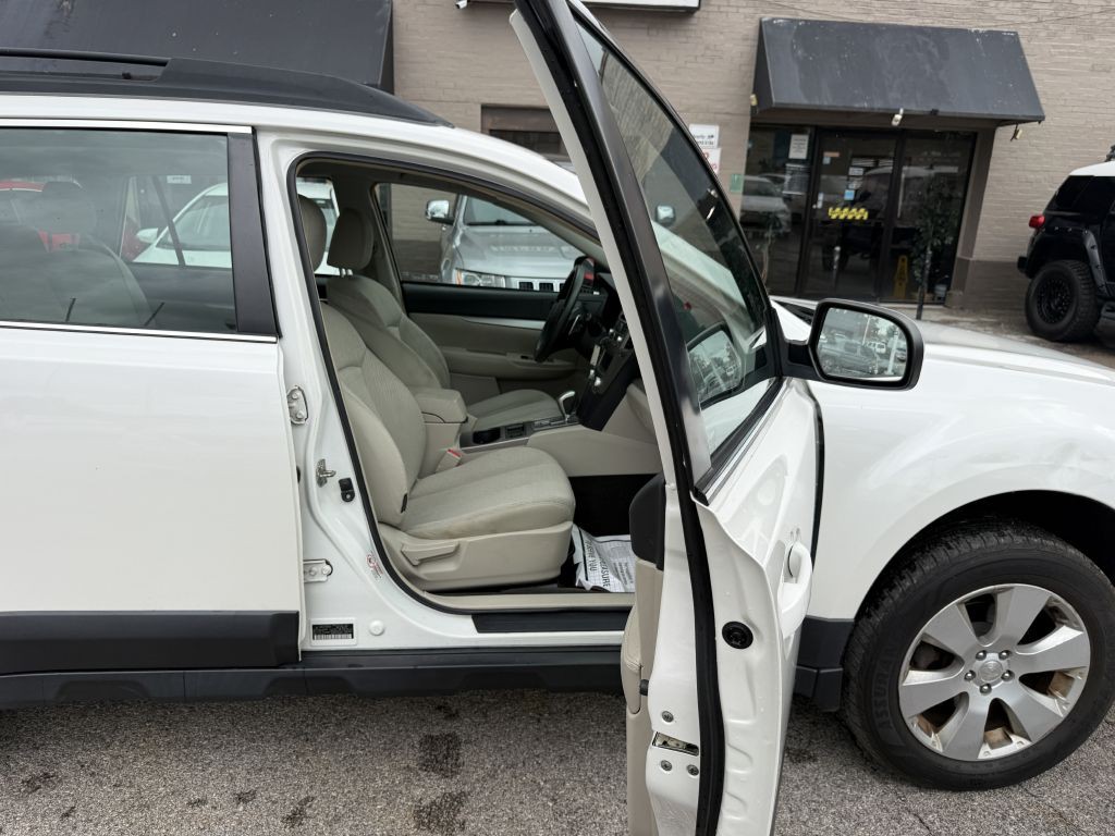 2012 Subaru Outback Image 17