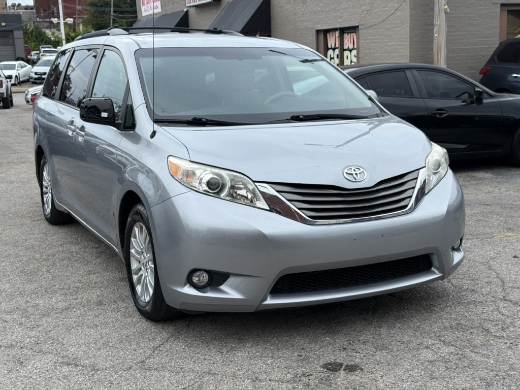2011 Toyota Sienna Image 1