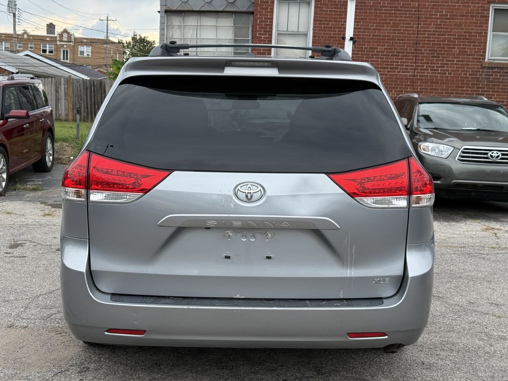 2011 Toyota Sienna Image 10