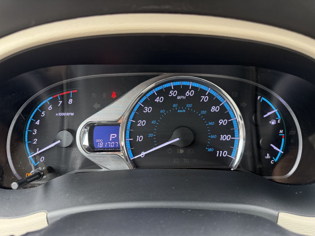 2011 Toyota Sienna Image 15