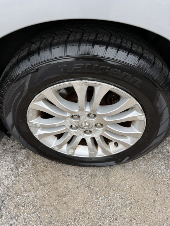 2011 Toyota Sienna Image 31