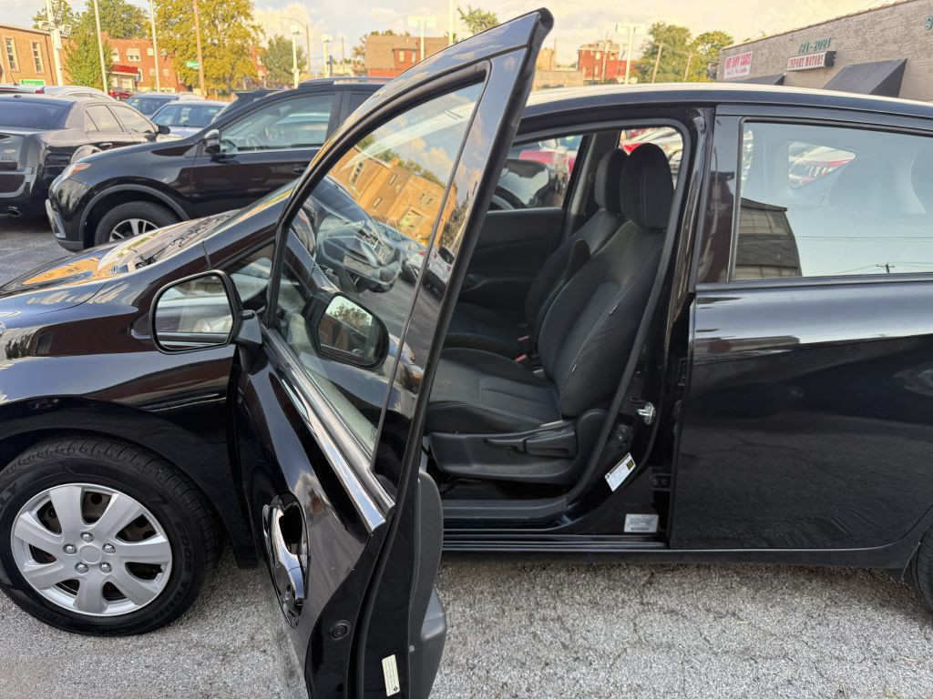 2018 Nissan Versa Image 12