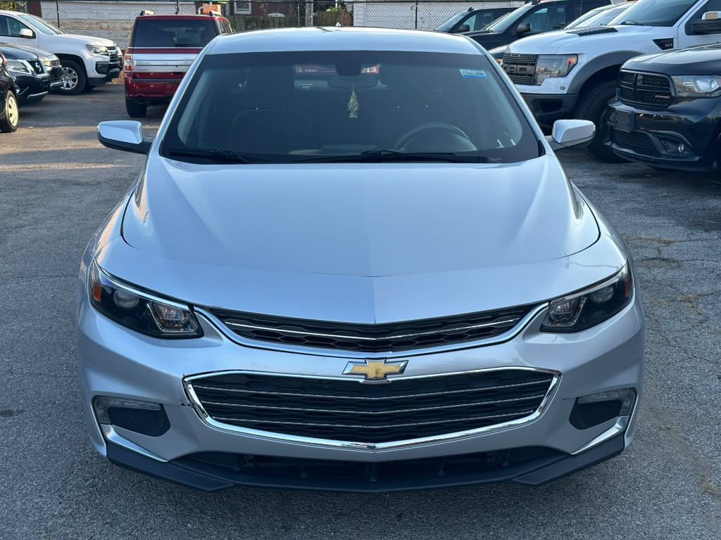 2018 Chevrolet Malibu Image 2