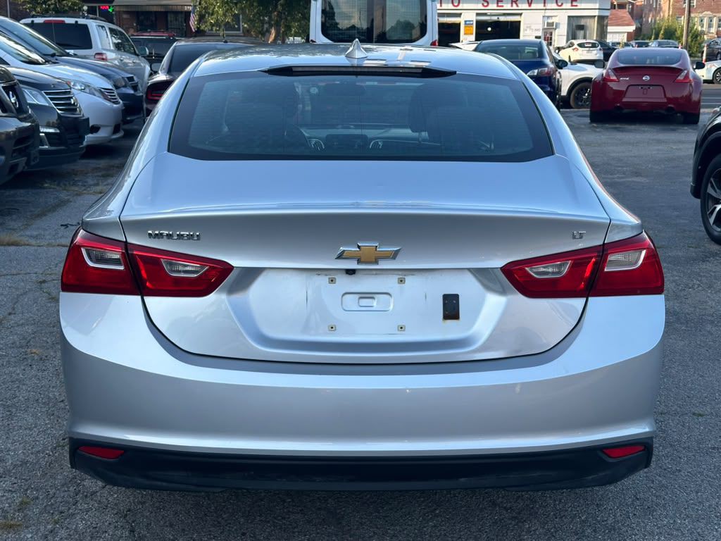 2018 Chevrolet Malibu Image 9