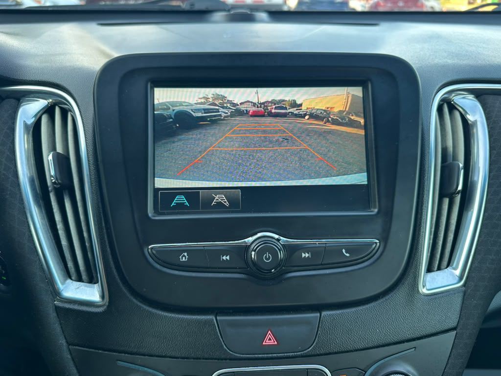 2018 Chevrolet Malibu Image 14
