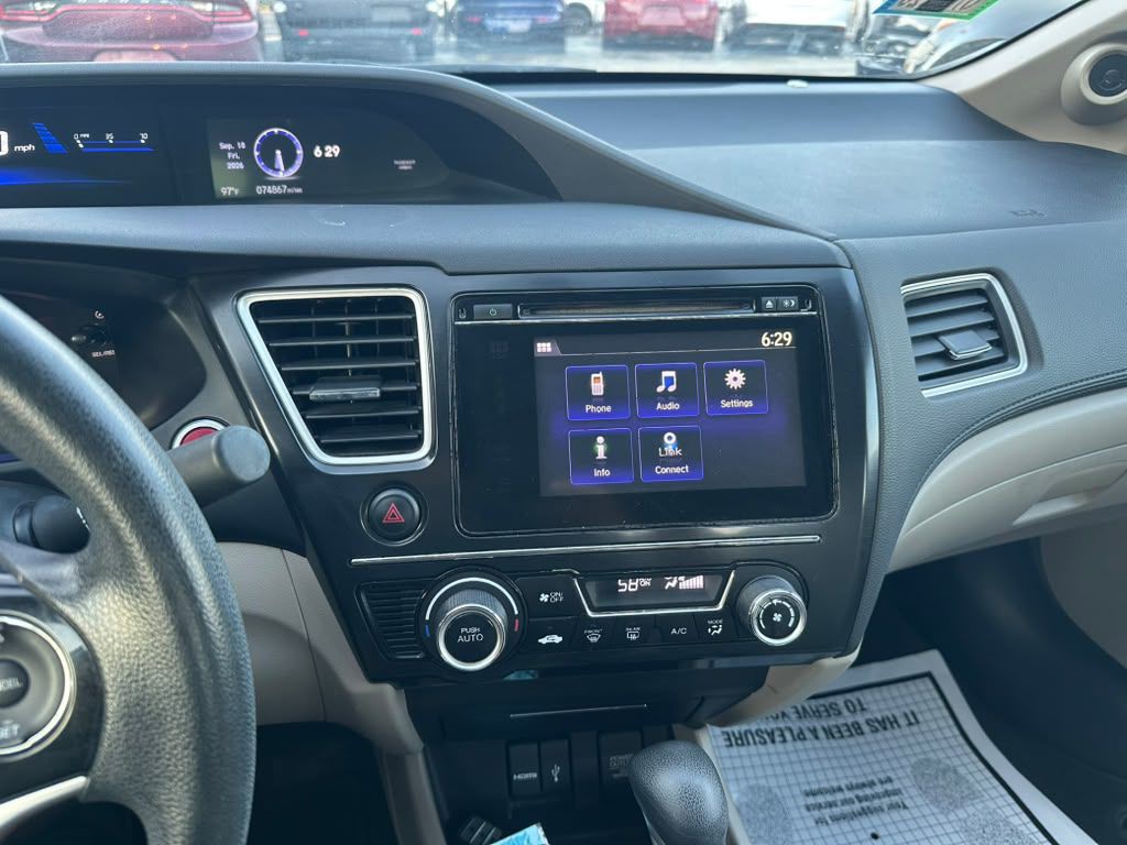 2015 Honda Civic Image 17