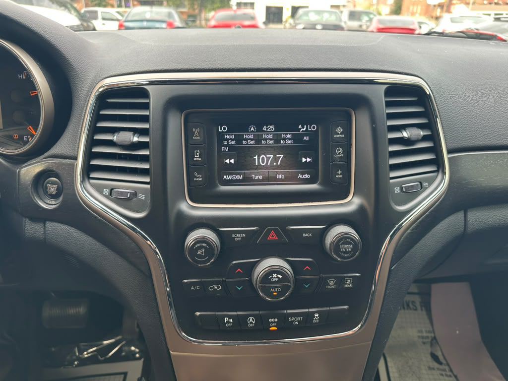 2017 Jeep Grand Cherokee Image 16