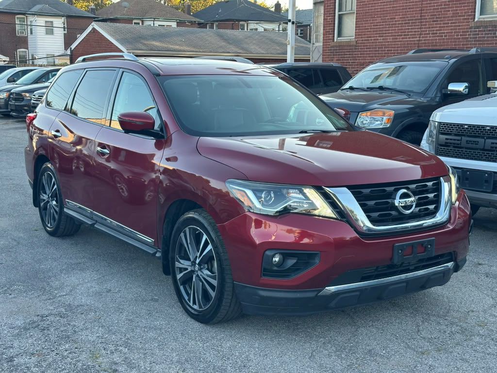 2017 Nissan Pathfinder Image 1