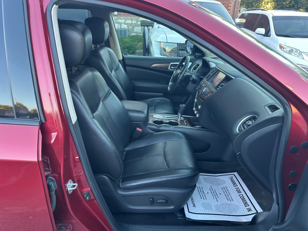 2017 Nissan Pathfinder Image 12