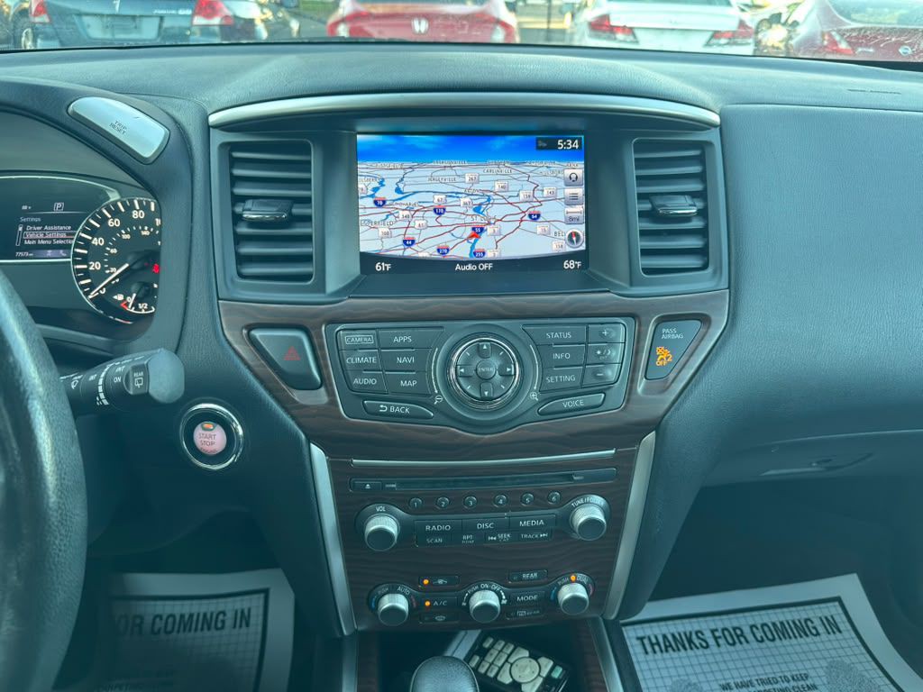 2017 Nissan Pathfinder Image 16