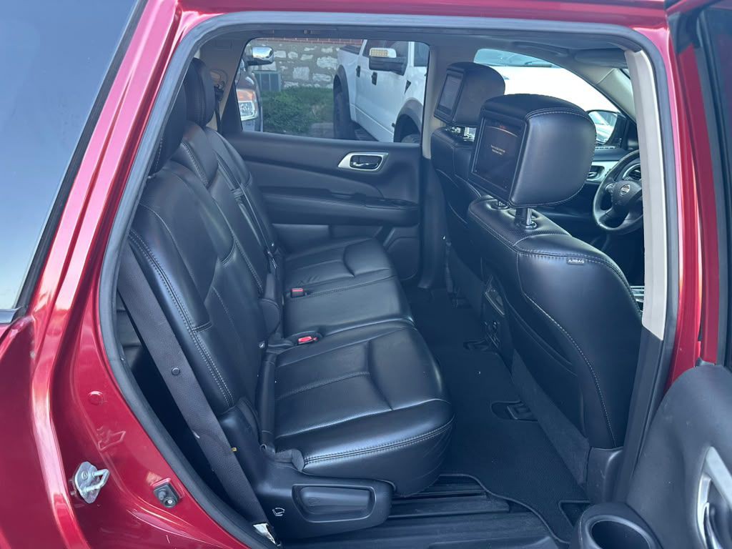 2017 Nissan Pathfinder Image 25