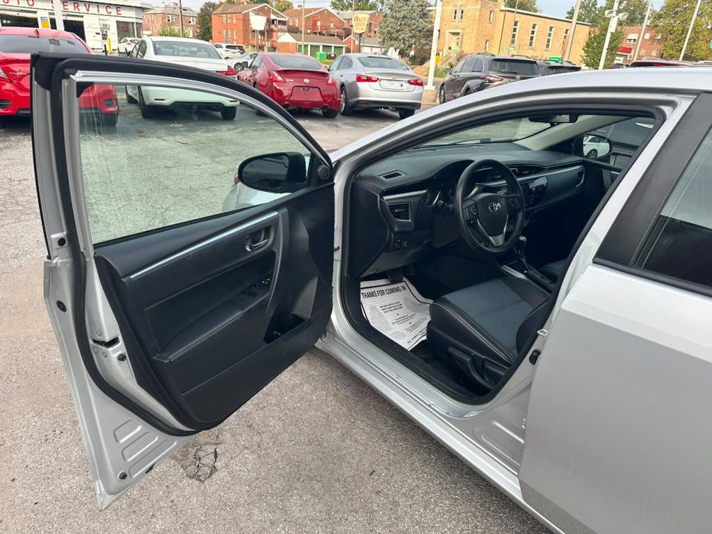 2016 Toyota Corolla Image 9