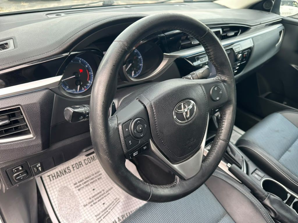 2016 Toyota Corolla Image 12